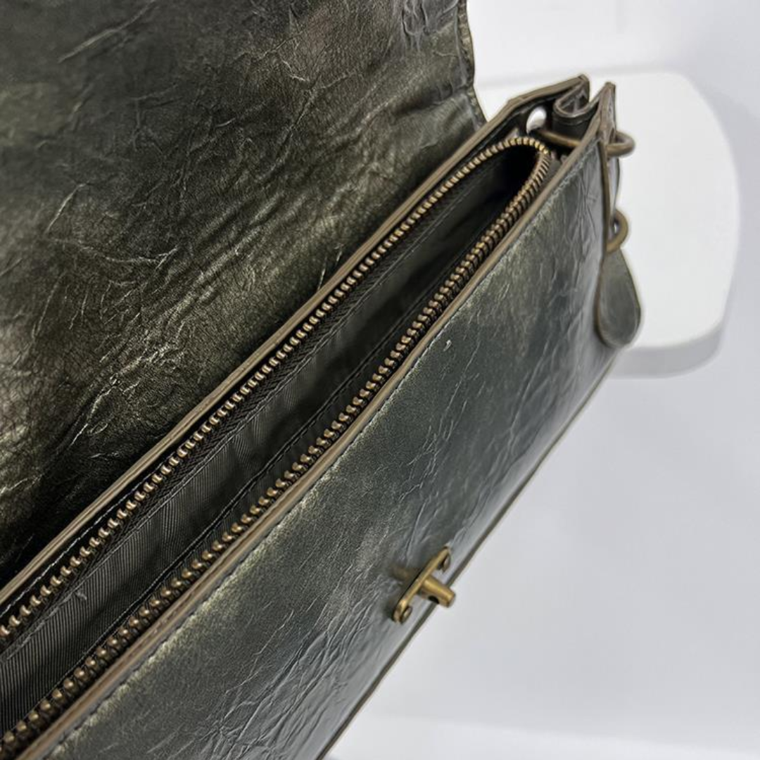 Elara Vintage Chain Clutch