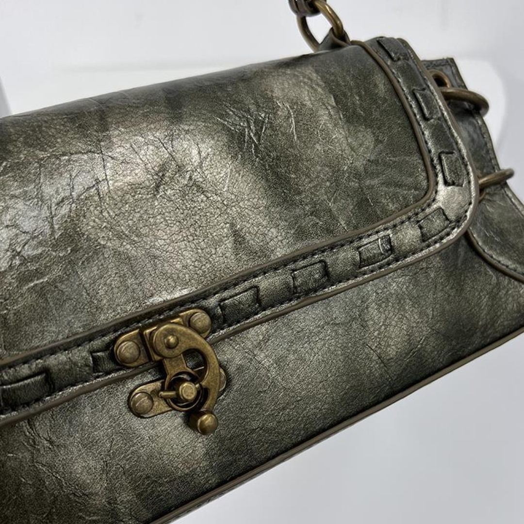 Elara Vintage Chain Clutch