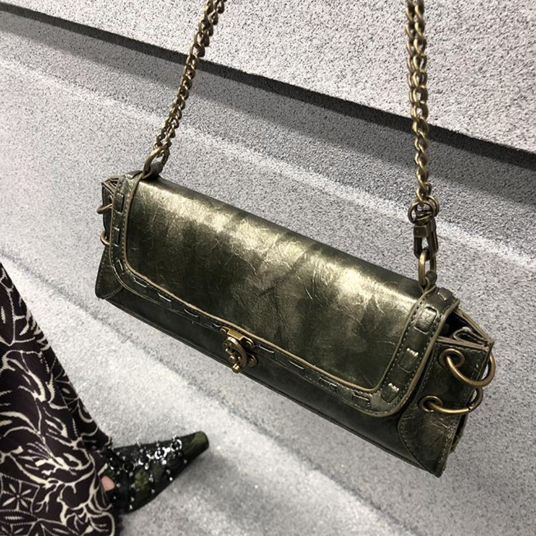 Elara Vintage Chain Clutch