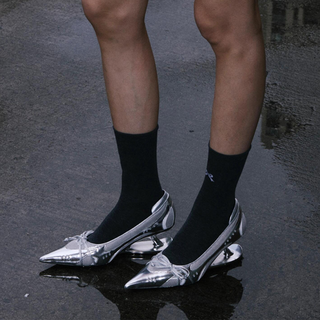 sculptural silver comfortable low heels street style outfit