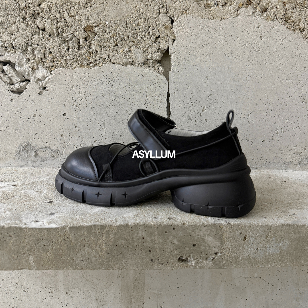 black mary jane sneakers platform sole detail