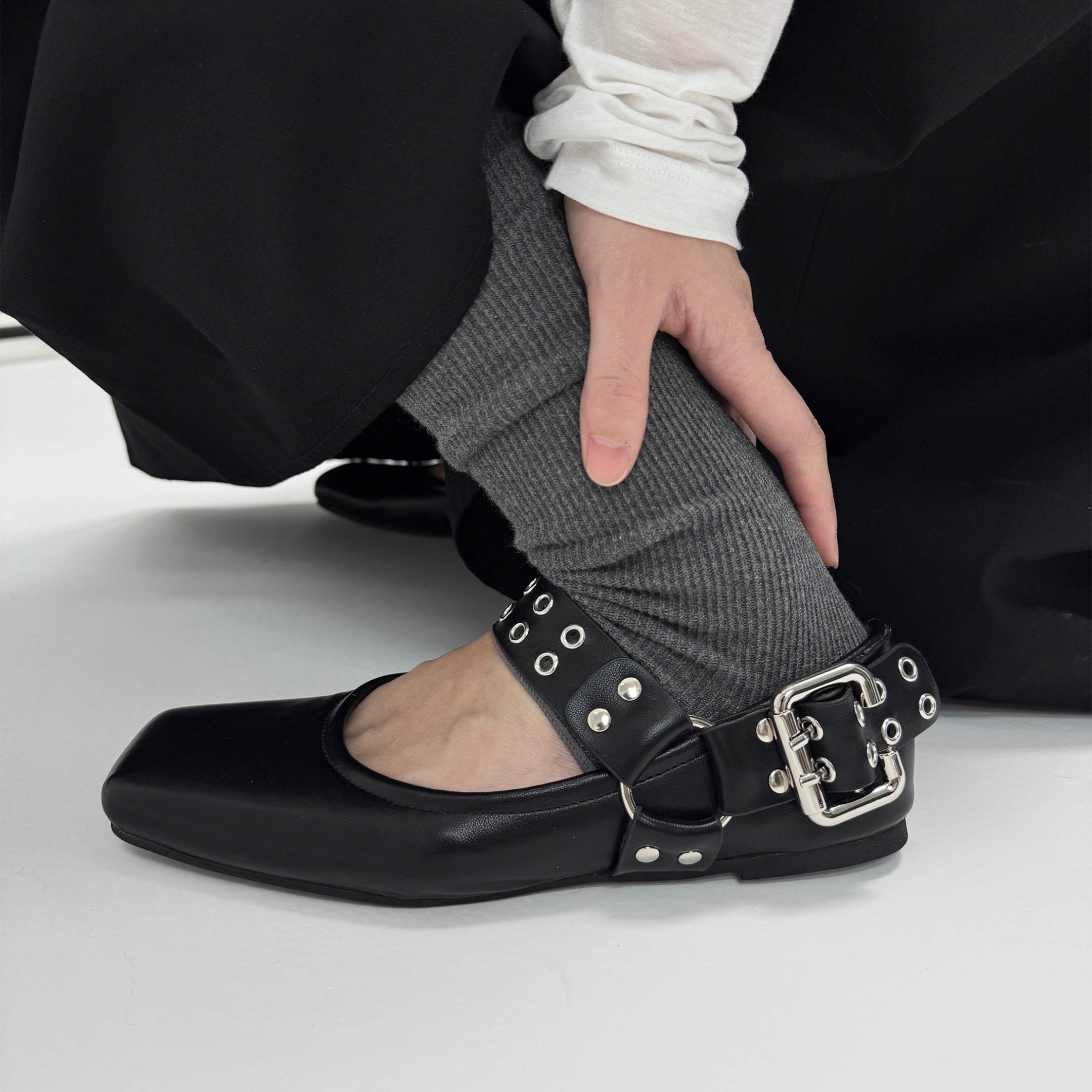 Gia Hardware Flats