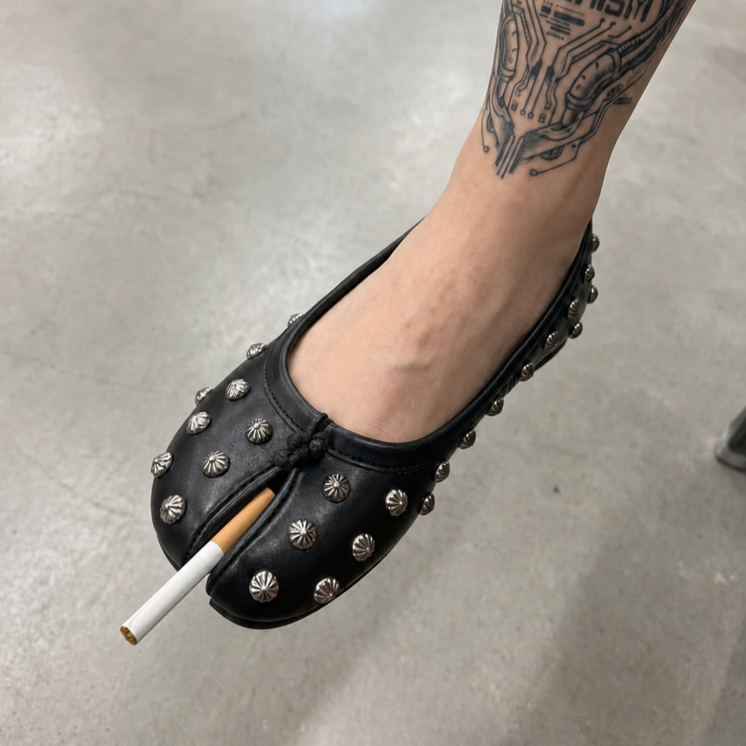 Serena Hardware Tabi Flats